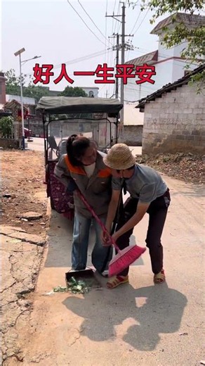Good people have peace all their lives. "Rural Zhu Jie" funny short skit #