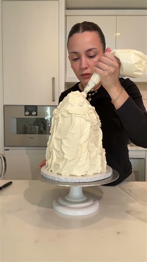 ‘winter whites’ themed mountain cake for a brooklyn engagement party🤍✨