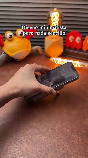 Powerbank magnético delgado, se adhiere y carga fácilmente, no te preocupes más por la batería baja cuando salgas #PowerbankMagnetico #CargaInalambrica #AccesoriosCelular #Mexico