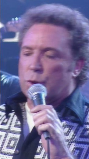 Check out Tom Jones' powerful live performance on British TV in 1992 ‪@TomJones‬