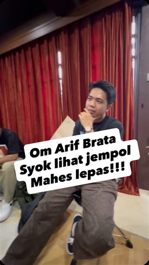 Sukses Lancar Rejeki (amin) on Instagram: "Sulap bukan sembarang sulap. Terima kasih om @arifbrata dan om @ricolubis atas supportnya, acting kalian keren 😂😂😂😂😂😂 #sukseslancarrejeki #sulap #arifbrata #standupindo #standupindonesia"