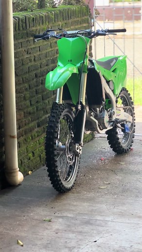 Kawasaki KX250F: An Exciting Moto Experience