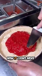 Why is deep dish so hard to make? This Chicago classic is not as easy to make as it might seen 🍕 #pizza #cooking #deepdish #cheese | Foodporn