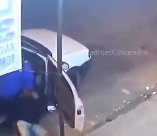 Robber suffers heart attack during robbery.