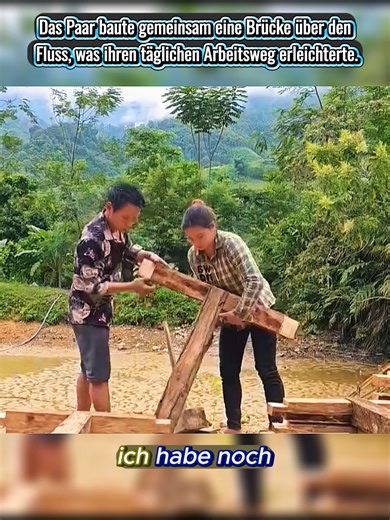 Das Paar baute gemeinsam eine Brücke über den Fluss, was ihren täglichen Arbeitsweg erleichterte.#fürdich #kreativ #kreativität #Überleben #viral #DIYgermany #germany #Handwerker #gemanytiktok #imFreien #DIY #bauen #reparieren