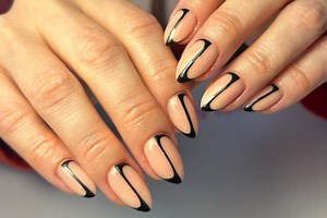 16 Edgy Black Nail Designs to Try This Season