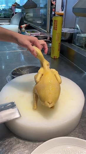 វីដេអូ​របស់ So Key (@real_ral25) អំពី chặt gà