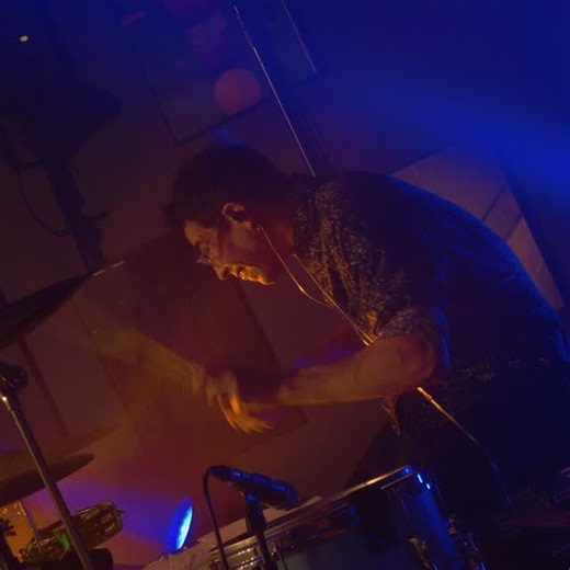 𝗪𝗘𝗟𝗖𝗢𝗠𝗘 𝟮𝟬𝟮𝟲 🥳 Romain Berce 🥁 (Solo du morceau « 𝐒𝐞𝐞 𝐘𝐨𝐮 𝐔𝐧𝐝𝐞𝐫 𝐓𝐡𝐞 𝐒𝐤𝐲 𝐎𝐟 𝐀𝐧𝐝𝐫𝐨𝐦𝐞𝐝𝐚 » Greg Sauzet- Kiss Of Bliss) 📍Équinoxe Scène nationale de Châteauroux / 2025 🎥 : Simon Roux @followers / @super fans #drums #solo #drummer #stage #fast | Kiss Of Bliss