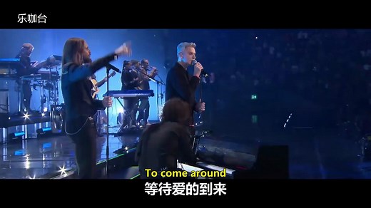 Avicii致敬演唱会现场表演《Waiting For Love》，现场有来自全世界的超过五万名观众，Tim虽离我们而去，他的音乐将永远伴随着我们