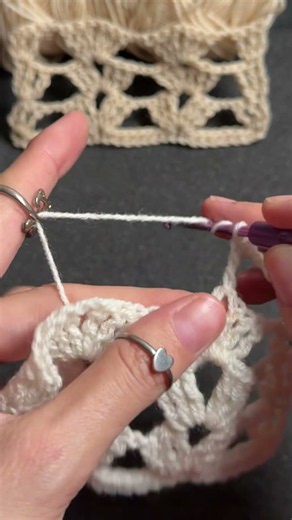 Lovely and easy crochet top sweater pattern