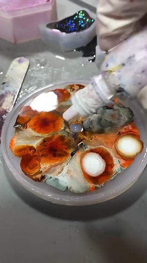 My fav #clock ever!! 💯💯 maybe bias because orange in my fav colour? 🤷🏼‍♀️ Results were just posted on my IG hillside_art_studio#resin #art #artist