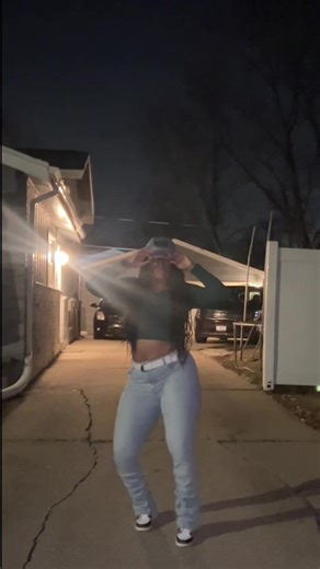 Easy Line Dance, created by @goldie_loxx_c and @Mz. 2Toned Auntie 👢 Performed by myself: Tashena Nicole