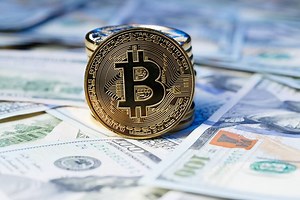 Briljer med dine nye bitcoin-kunnskaper i helga! For hva i svarte er bitcoin? Gunnar Stavrum gjør oss litt klokere på denne digitale valutaen, som lar folk sende og motta penger uten å måtte gå via en bank. Men bør man skaffe seg bitcoins? Få svaret og bli med på hipp bitcoin-kafé her: http://www.tv2.no/v/1265614/ | God morgen Norge, TV 2