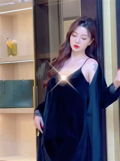 Nàng ơi, hôm nay em lên mẫu đồ ngủ sexy cực kỳ quyến rũ. Chất lụa mềm mịn mặc nhẹ tênh, giúp nàng thêm tự tin bên chàng. Đảm bảo chàng mê tít nha các chị em! Inbox shop tư vấn kẻo hết size đẹp nhé. Ship cod toàn quốc ạ. Love you! #vayngu #dongu #vayngusexy #dongusexy #vayngulua #dongulua #vaynguquyenru #damngu #vayngu2day #thoitrangmacnha #vayngudep #homewear #sleepwear #donguxinh #vayngure