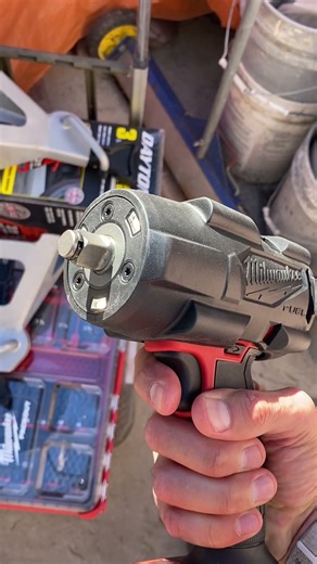 Milwaukee M18 Mid Torque wrench