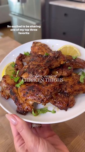 LAZY GIRL’S ULTIMATE CHICKEN THIGHS✨the best and easiest chicken thighs you’ll ever make! We make these at least once a week and I have turned SO many people on to this recipe. They are sure to become a staple in your house! Ingredients: (quantities are easily modifiable to serve however many are in your fam 🫶🏻) 1.5 lbs of chicken thighs, boneless and skinless salt and pepper to season about 1/2 cup of bone broth (start with 1/4 cup and add more as needed) Directions: Heat a skillet over mediu