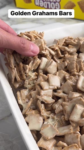Easy Golden Grahams Bars - https://www.foodlovinfamily.com/golden-grahams-bars/ | Foodlovinfamily
