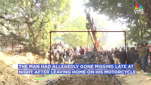 A 25-year-old man died after his motorcycle fell into an uncovered sewer pit in Delhi's Janakpuri area. The pit was left open for construction work, and there were no warning signs or barricades around it. #DelhiAccident #Delhi #MotorcycleCrash #SewerPit #Janakpuri #CNBCTV18Digital | CNBC-TV18