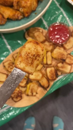 ✨ Super lil grilly cheeses for the Super Bowl! 🏈🥪 what was your favorite game day snack? It’s hard to choose, the super bowl to me is the snack holiday of the year! And these were yum with a lil dipper of tomato sauce. Tiny bread loads by me ! 😊 #tinysnack #superbowlfood #superbowlsnack #grilledcheese #tinysandwiches #minifoods #minisandwiches #bittybites #fingersforscale #americancheese #football #snacks #minisnacks #tinyloaf #minibakery