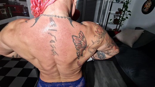 #boxing #back #backtothefuture #backworkout #backmuscle #fbbmuscle #backday #backmuscletraining #femalebodybuilder #musclegoddess #musclebuilding #