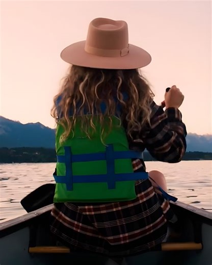 Whatever your lifestyle goals are this year, the southern interior of British Columbia can help make them possible. From vibrant communities with alpine ski resorts and world-class golf courses to stunning landscapes with pristine lakes and towering mountains, there’s a place here for you to live life to the fullest. ⛰️ Whether you’re a new graduate or a seasoned veteran, Interior Health has rewarding health care and non-clinical career opportunities across the region with lucrative incentives, 