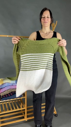 Ist schon wieder Zeit für Pullover? 🥶 Zumindest schon, um sie zu stricken und häkeln! Wie gefallen sie euch? 🥰 https://www.garnmanufaktur.com/stricksets-haekelsets/damen/pullover . . . #garnmanufaktur #stricken #häkeln #farbverlaufsgarn #farbverlaufswolle #strickenmachtglücklich #häkelnmachtsüchtig #handarbeit #bobbel #diy #doityourself #strickenhäkeln #handarbeiten #handarbeit #wirliebenstricken #wirliebenhäkeln #knit #crochet #fashion #fashionpieces #strick #strickistchic #crochetdesigner | 