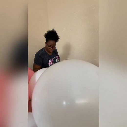 Time flies when you’re inflating balloons! A little BTS, this part doesn’t always make the feed, but it’s the foundation of every “WOW” moment. ✨ Book your next event today! 🔗 Submit your inquiry via the link in bio. #BalloonDecor #BlownAwayByYonce #BalloonArtist #HoustonEvents #BehindTheScenes #houstonballoons #houstonballoonartist | Blown Away By Yoncé Balloon Decor