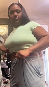 LA BIGGIE 🐻🇩🇴 on Instagram: "✨Today marks my two years🫶🏾 with Bellazon hair I absolutely love everyone here the team is so talented make sure y’all add @bellazonhair and @lnhbeauty_ and this is a 30” custom 5x5 ✨"