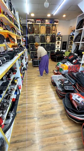 ‎بلک ویس| روکش| سیستم|دزدگیر‎ on Instagram‎: "⁨ ⁨ غلامحسن ... کاسب میشه😂😂😂 🔻۴تا درب شیشه دودی 🔻یک پخش فول 🔻یک جفت باند پر قدرت 🔻یک دست روکش VIP 🔻دورفرمان دوختنی 🔻سرلیور 🔻کنسول وسط 🔻کفپوش کامل سه بعدی ✅کل این پکیج ۷/۹۹۹/۰۰۰ 🔷۲ملیون بده دوتا ۳ملیون چک ماه ب ماه بدون سود و کامزد🔷 😍به مناسبت روز پدر😍 هدیه غلام حسن به شما ✅بلک ویس معبد ماشین بازاست✅ 📍مشهد بین شریعتی ۱۴و۱۶📍 ‪‪@blackvoice_shop‬‪@blackvoice_shop‬‪@blackvoice_shop‬s‪@blackvoice_shop‬‪@blackvoice_shop‬‪@blackvoice_shop‬vo