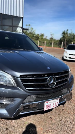 Mercedes-Benz ML 350 CDI 4MATIC ✅ ✔️ Motor 3.0L V6 Turbo Diésel ✔️ Tracción integral 4MATIC ✔️ Transmisión automática ✔️Comando y levas en el volante ✔️ Interior negro de lujo con detalles en nogal ✔️ Climatizador bizona ✔️ Pantalla multimedia Bluetooth ✔️ Equipo de sonido Harman Kardon ✔️ Sensores de estacionamiento / cámara de retroceso ✔️ Papeles al día – Listo para transferir 📍 Disponible en Encarnación, Paraguay. 📞 Contáctanos para más información - 0982 429888 - 0984 792015