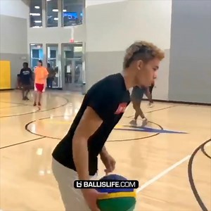 236K views · 8.9K reactions | He went behind the back AND through the legs??勞 | Ballislife | Facebook