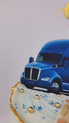 🚛💛🚛💛 #truckthemecake #cakedecorator #cakeartist #trucklover #cakelover #tiktokreels #cakebaker #cakeoftheday🍰 #homebaker #bramptoncakes #cakedesigner #cakeideas #truckercake #cakeoftiktok #bakedfromscratch