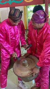 A kulintang ensemble is a gong-chime collection of instruments important to the musical culture of the Magui-Maranao people in the Southern Philippines. Kulintang music is used for celebratory occasions such as festivals, weddings, engagement parties, and baptisms, as well as in musical competitions. Iba pa rin ang sariling atin. 🥁 #fbreelsviral #highlights #fbreelsfypシ゚ #maguindanaontradition | Jan Na Gumawan