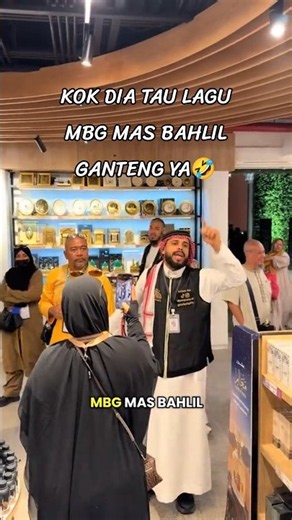 KOK DIA TAU LAGU MBG YA?🤣🤣#umroh #saudiarabia #shorts #viral #mekkah #muslimreminder #islam #global