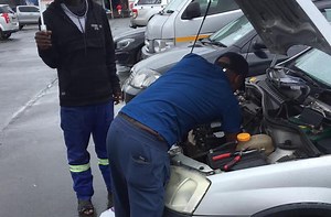 Taxi driver steps up and saves the day for a mom and daughter!