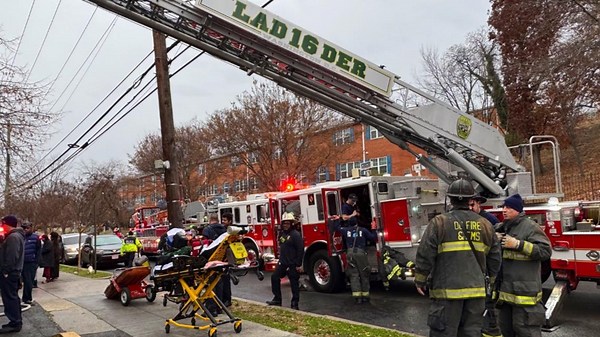 Man dies after fire burns inside Southeast DC apartment building