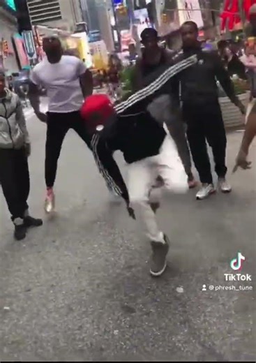 NYC Lite Feet Footwork Is Different This Move Had Everyone Stuck 😮‍🔥 - 👟: Phresh Tune