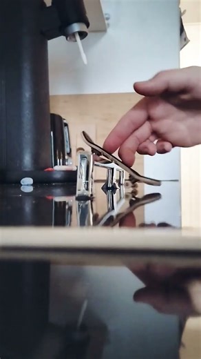 #davidjones #fingerboard #fingerboarding #toys #foryou #kickflip @JackPerryFingerboard