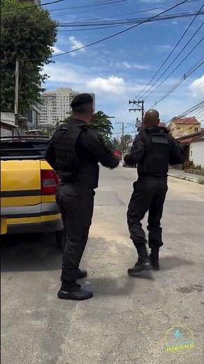 Motorcycle vs Police 🚓💥 Cop Falls