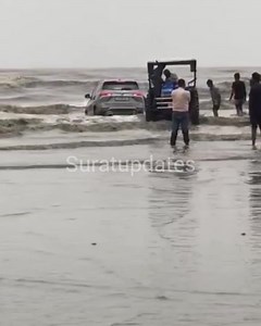 7.3K views · 152 reactions | Another car gets stuck at Dumas , pulled out by tractor. Better don't park your vehicle at beach... #surat #suratupdates #dumas #sürat #suratcity | Suratupdates | Facebook