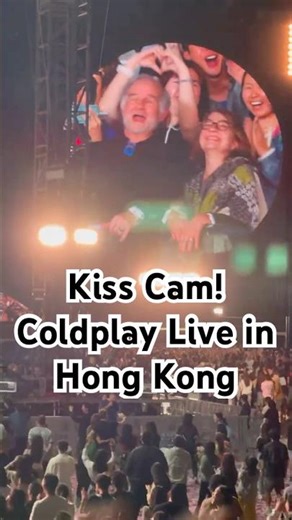 Kiss Cam! Sweetest Moment Coldplay Live Fancam in Hong Kong