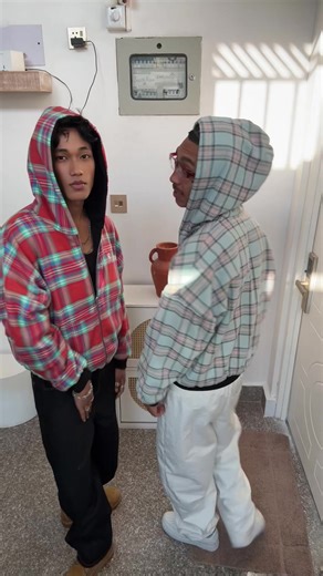 Reversible hoodie check 👀 Solid outside, plaid inside — yes, it’s TWO hoodies in one ✨ #reversiblehoodie #plaidhoodie #hoodiestyle #streetwear