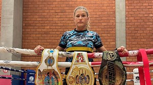 Hélène Connart, championne du monde en kick-boxing: 'Bizarrement, on aime recevoir des coups' - RTBF Actus