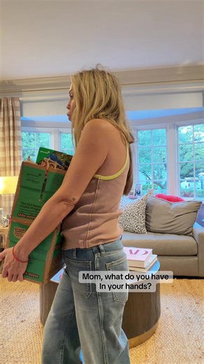 Nothing. I have nothing in my hands. (Nothing for you). #yummy #fyp #justagirl #girlscoutcookies #thinmints @Girl Scouts💚