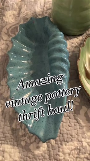This weekend was all about amazing vintage pottery pieces! So good to find ones in decent shape & so colorful. 🩵 It’s also been interesting to learn about some other big mid-century names like Bauer, Redwing & Frankoma! 🩵 I found a gorgeous green Bauer beehive pitcher! 🩵 a lovely green leaf-shaped Frankoma dish 🩵 a blue-speckled seashell (not sure of more but it says 1987!) 🩵 an eggshell white Redwing casserole dish 🩵 and my sister @anxiousalphabet found an amazing dark green ceramic Seder