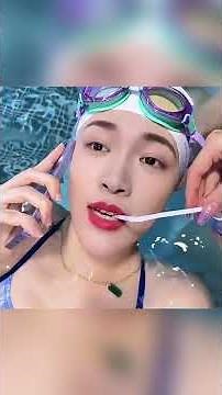 Running, Singing, Mahjong – All at the Bottom of the Pool! 🏊‍♀️🀄