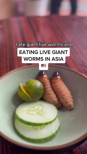 Trying Sago Worms: Borneo's Indigenous Delicacy | Would You Dare? 🇲🇾