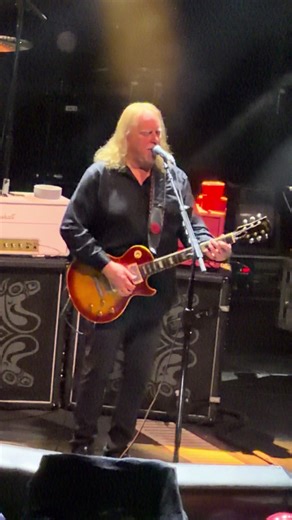 Gov’t Mule performing “Whipping Post” at the Beacon Theatre in New York City on January 1, 2026. #GovtMule #WarrenHaynes