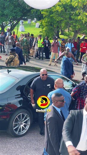 President Mahama arrives at Osu Christianborg Castle for Day 3 of NEXT STEPS High Level Consultative Summit 😍✌🏽🙏🏽🥳 #johnmahama #nextstephighlevelconsultativesummit