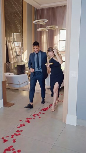 1.6M views · 10K reactions | Feliz Dia dos Namorados  . . . #casal #humor #romantico #casamento #namorados #marido #surpresa #amor #comedia | Julio Rocha | Facebook